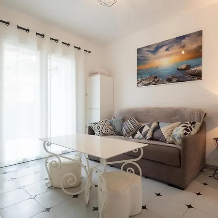Apartment L'escala, 2 Dormitorios, 4 Personas - Es-325-9 *